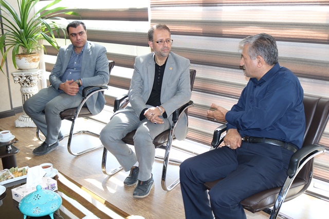 دیدار مدیرکل کتابخانههای عمومی با مدیرکل بنیاد مسکن انقلاب اسلامی استان سمنان