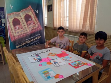 ساخت روزنامه دیواری جشنواره کتابخوانی رضوی در کتابخانه روستایی اشتهارد