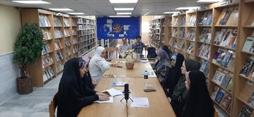 نشست بررسی کتاب «داستان های رو به رو»