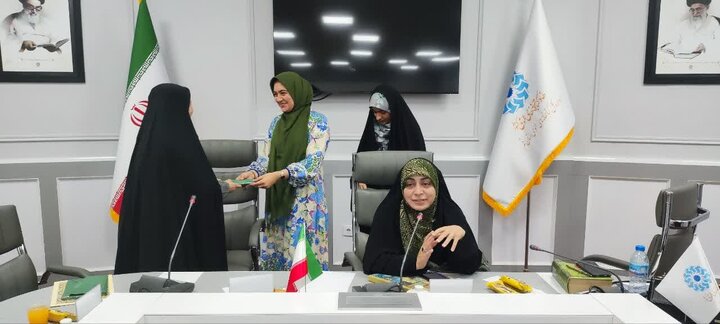 پاسداری از زبان، ادبیات و شعر زمینه ساز پیوست نسلی و تقویت هویت ملی