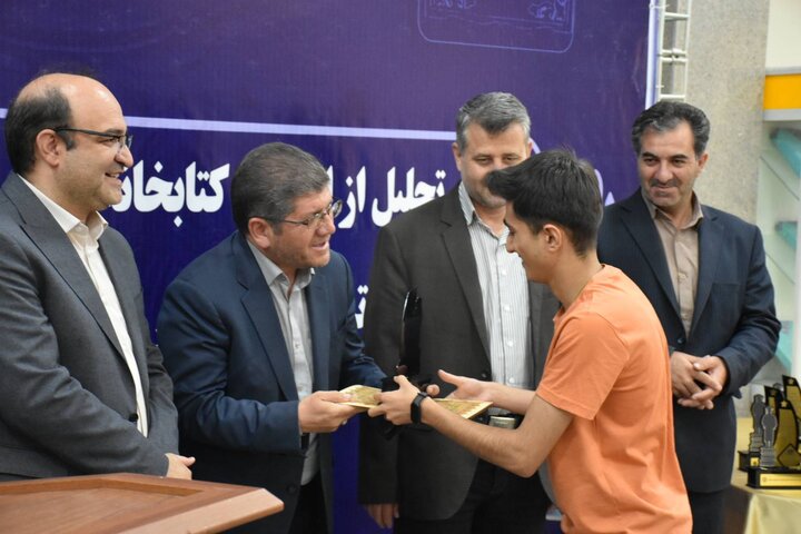 همایش تجلیل از اعضای کتابخانه های عمومی آذربایجان شرقی حائز رتبه زیر ۱۰۰۰ در کنکور سراسری ۱۴۰۲