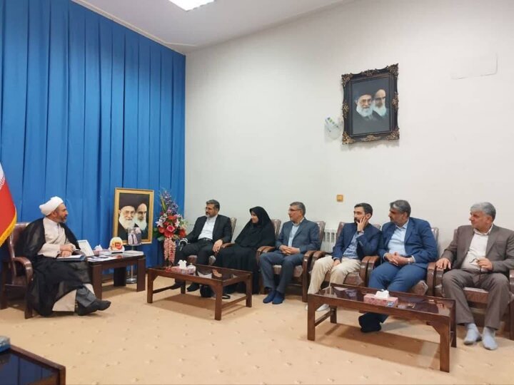 تأثیرگذاری محافل ادبی در شخصیت و تفکر آیندهسازان ایران