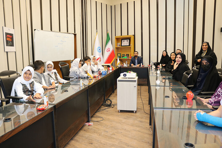 تأثیرگذاری محافل ادبی در شخصیت و تفکر آیندهسازان ایران