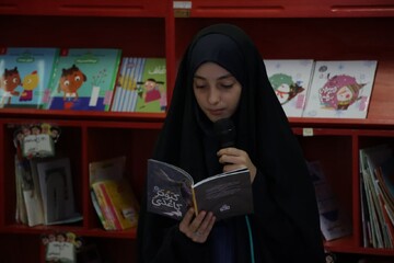 نشست نقد و بررسی کتاب «کبوتر کاغذی» در قم