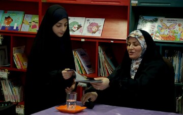 نشست نقد و بررسی کتاب «کبوتر کاغذی» در قم