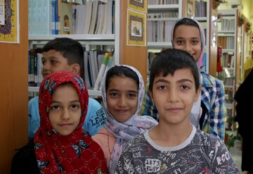 نشست نقد و بررسی کتاب «کبوتر کاغذی» در قم