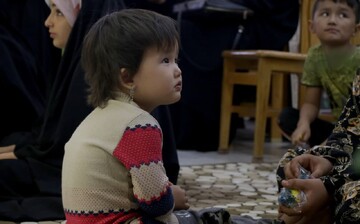 نشست نقد و بررسی کتاب «کبوتر کاغذی» در قم