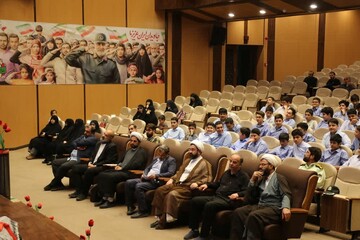 نشست رونمایی از کتاب های «آرمان عزیز» و «حاج همت» در قم