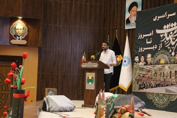 نشست رونمایی از کتاب های «آرمان عزیز» و «حاج همت» در قم