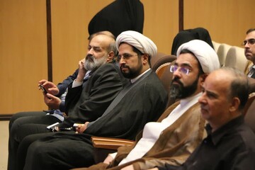 نشست رونمایی از کتاب های «آرمان عزیز» و «حاج همت» در قم