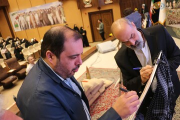 نشست رونمایی از کتاب های «آرمان عزیز» و «حاج همت» در قم