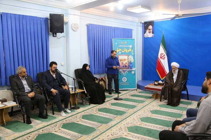 صبح شعر رهروان حق با حضور نماینده ولیفقیه در مازندران برگزار شد