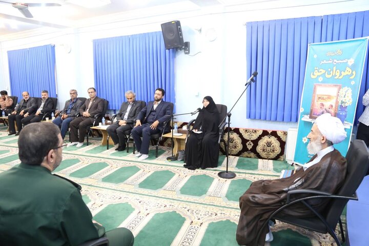 صبح شعر رهروان حق با حضور نماینده ولیفقیه در مازندران برگزار شد