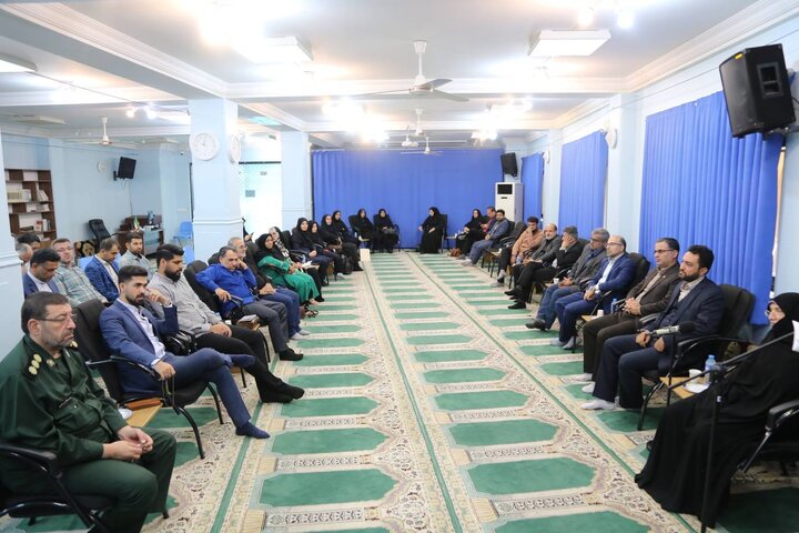 صبح شعر رهروان حق با حضور نماینده ولیفقیه در مازندران برگزار شد