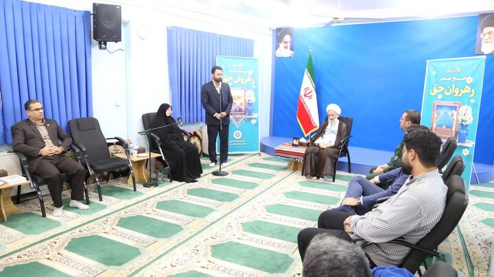 صبح شعر رهروان حق با حضور نماینده ولیفقیه در مازندران برگزار شد