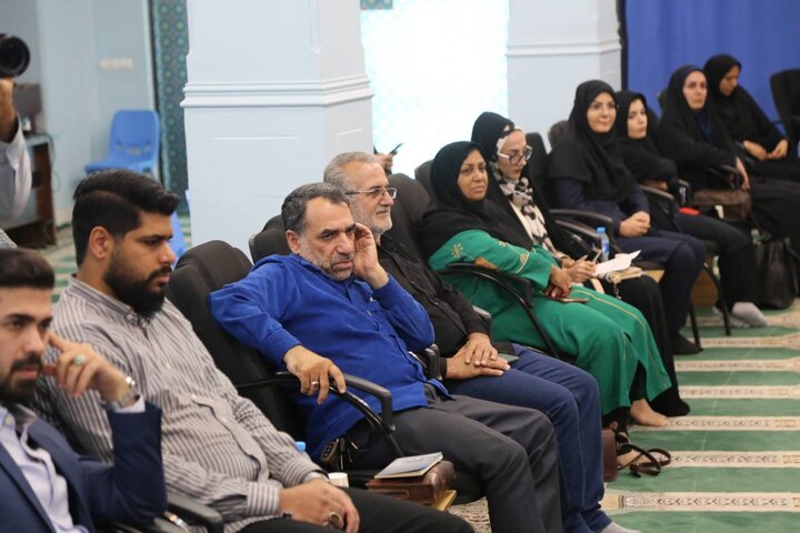 صبح شعر رهروان حق با حضور نماینده ولیفقیه در مازندران برگزار شد