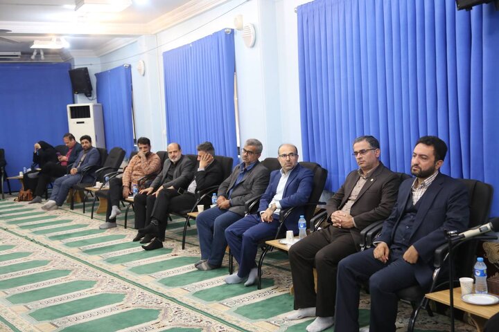 صبح شعر رهروان حق با حضور نماینده ولیفقیه در مازندران برگزار شد