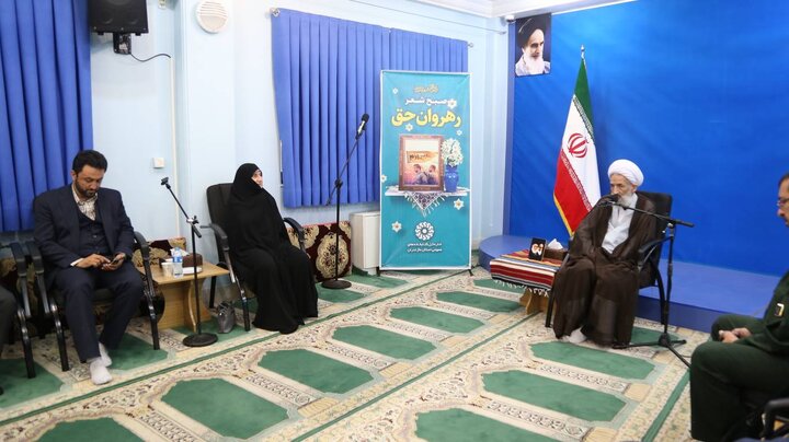 صبح شعر رهروان حق با حضور نماینده ولیفقیه در مازندران برگزار شد