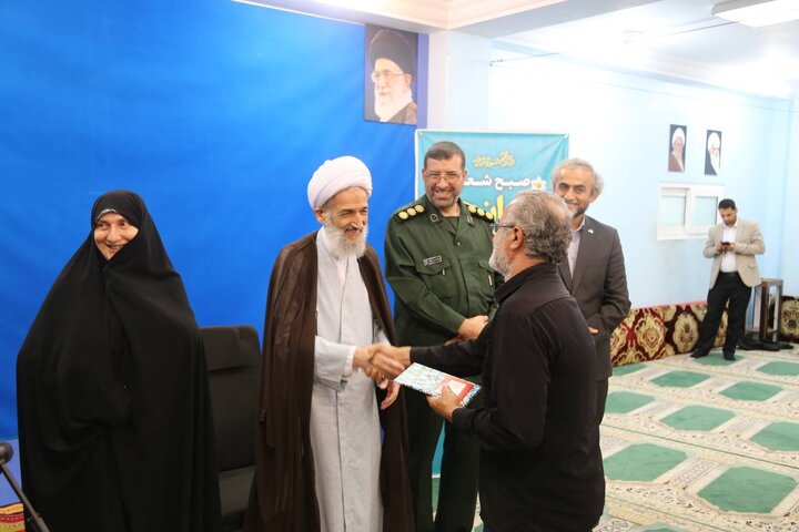 صبح شعر رهروان حق با حضور نماینده ولیفقیه در مازندران برگزار شد