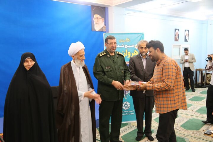 صبح شعر رهروان حق با حضور نماینده ولیفقیه در مازندران برگزار شد