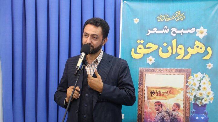 صبح شعر رهروان حق با حضور نماینده ولیفقیه در مازندران برگزار شد