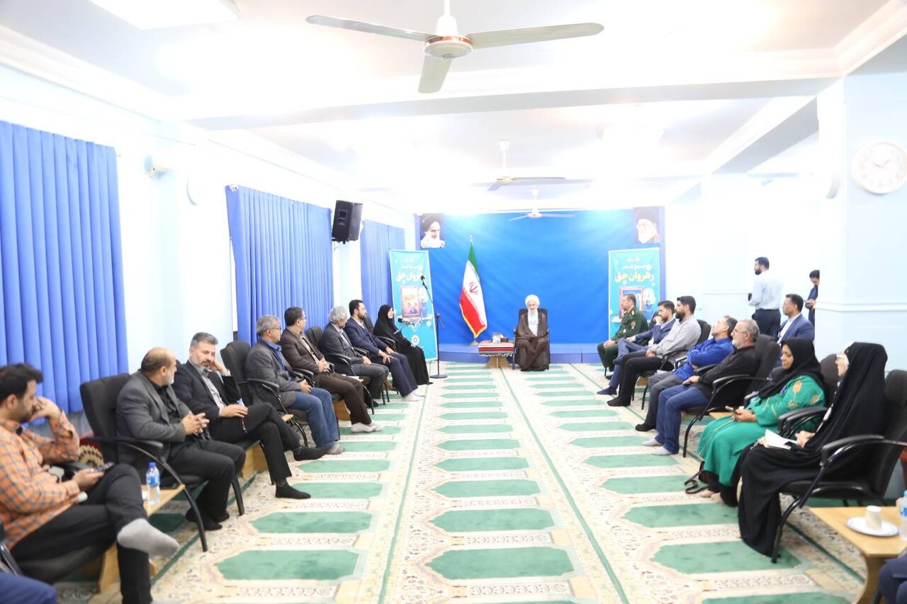 صبح شعر رهروان حق با حضور نماینده ولیفقیه در مازندران برگزار شد صبح شعر رهروان حق با حضور نماینده ولی فقیه در مازندران