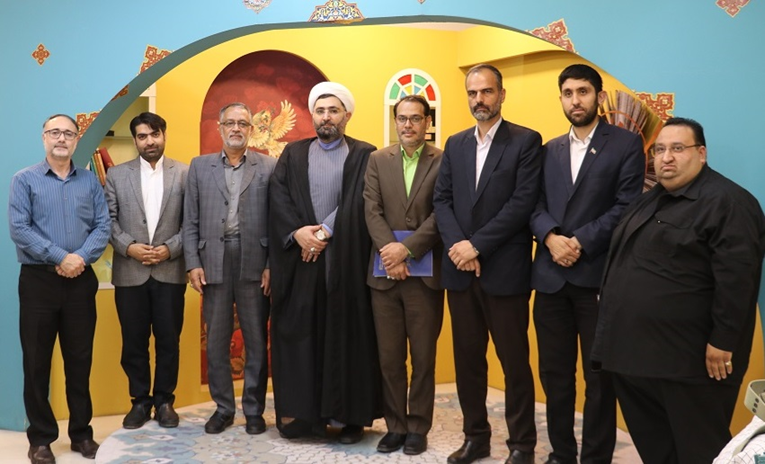 شاعران به واسطه قلم خود و با حضور در خاکریز دانایی، ادامه دهنده راه شهدا هستند