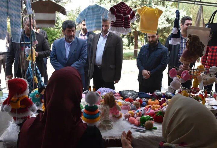 پنجمین نمایشگاه دستاوردها، آثار و تولیدات کسب و کارهای کوچک در کتابخانه مرکزی تبریز افتتاح شد