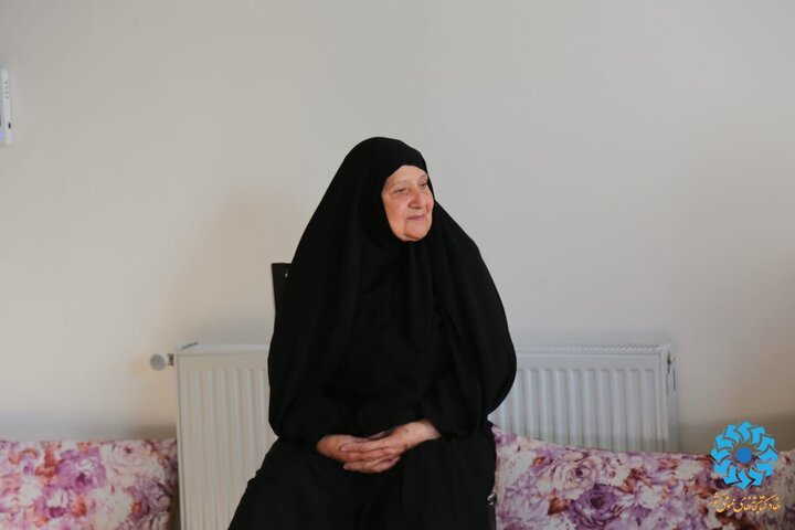 دیدار مهدی رمضانی دبیرکل نهاد با مادر شهید فاضل در سفر به استان چهارمحال و بختیاری