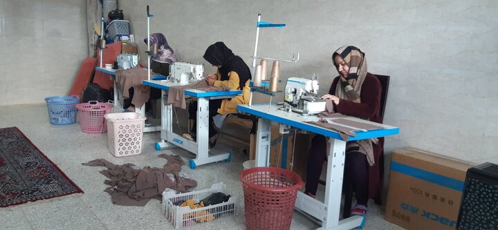 راهاندازی کارگاه تولید پوشاک توسط مهارتآموزان کتابخانه بصیرت