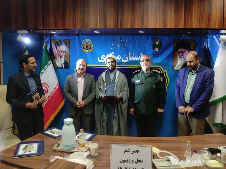 عصر شعر دفاع مقدس و مقاومت «نخل و زیتون» در اراک برگزار شد