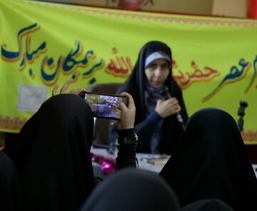 نشست نقد کتاب «سفیردوازدهم» در قم