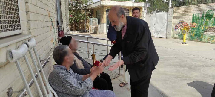 مدیرکل کتابخانه های استان قم از آسایشگاه انوار آفتاب بازدید کرد