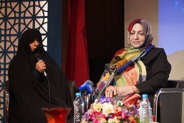 آیین خوانش و جشن امضای کتاب «اسم تو مصطفاست» در زنجان برگزار شد