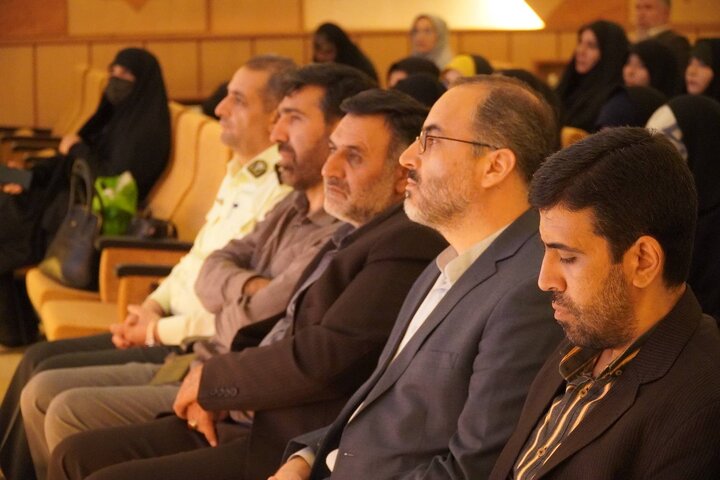 آیین خوانش و جشن امضای کتاب «اسم تو مصطفاست» در زنجان برگزار شد