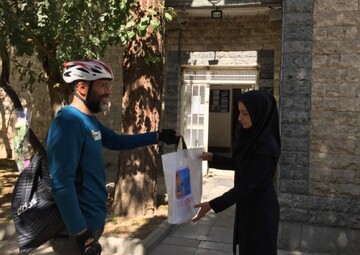 در چهارمین روز از هفته فرهنگی شهر تهران دوچرخه سواران تهرانی پیک کتاب شدند