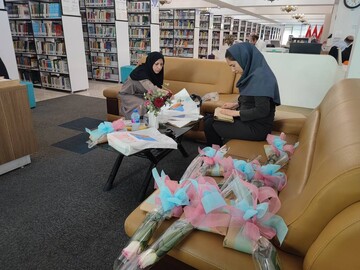 در چهارمین روز از هفته فرهنگی شهر تهران دوچرخه سواران تهرانی پیک کتاب شدند