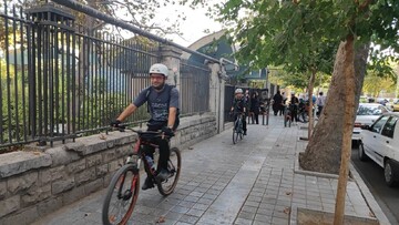 در چهارمین روز از هفته فرهنگی شهر تهران دوچرخه سواران تهرانی پیک کتاب شدند