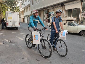 در چهارمین روز از هفته فرهنگی شهر تهران دوچرخه سواران تهرانی پیک کتاب شدند