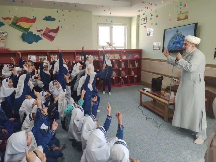 ویژه برنامه هفته کودک در کتابخانه عمومی شهدای نوبهار برگزار شد