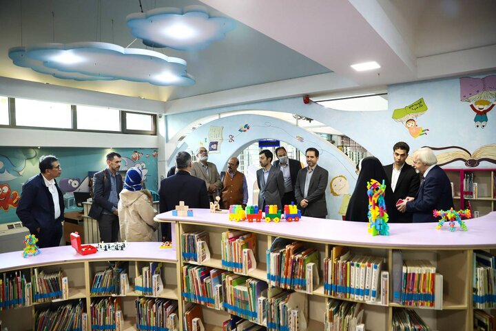 بازدید مهمانان خارجی دومین همایش بین‌المللی «کتابخانه‌های عمومی و کسب‌وکارهای کوچک» از کتابخانه مرکزی پارک شهر تهران