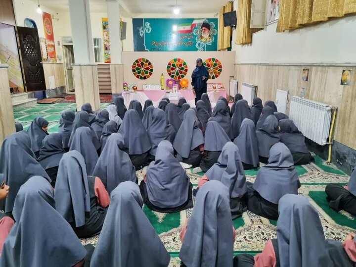 کتاب «یک سفر سریع» قصه گویی شد