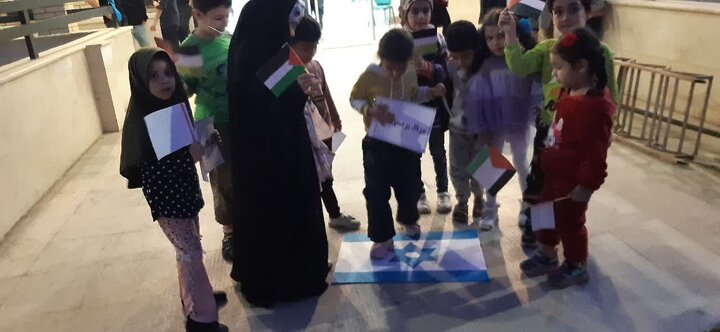 همدردی کتابداران و اعضای کتابخانه های عمومی استان قم با کودکان مظلوم فلسطینی