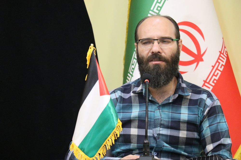 شعر همپای مقاومت در تاریخ مبارزات حق علیه باطل حضور داشته است