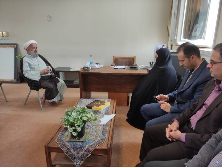 دیدار مدیرکل کتابخانههای عمومی مازندران با امامجمعهی شهرستان بابل