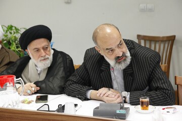 نشست نقد و بررسی کتاب «معصومه آل محمد (ص)»