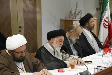 نشست نقد و بررسی کتاب «معصومه آل محمد (ص)»