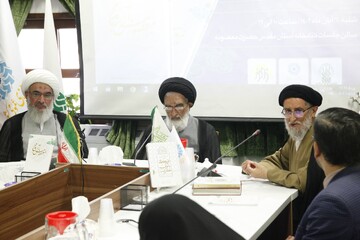 نشست نقد و بررسی کتاب «معصومه آل محمد (ص)»