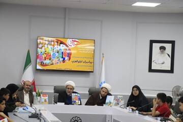 نشست صمیمانه نویسنده مجموعه کتاب «پیامبران اولوالعزم» با اعضای نوجوان کتابخانه‌های عمومی قم