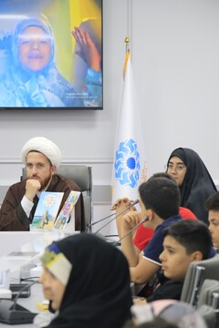 نشست صمیمانه نویسنده مجموعه کتاب «پیامبران اولوالعزم» با اعضای نوجوان کتابخانه‌های عمومی قم
